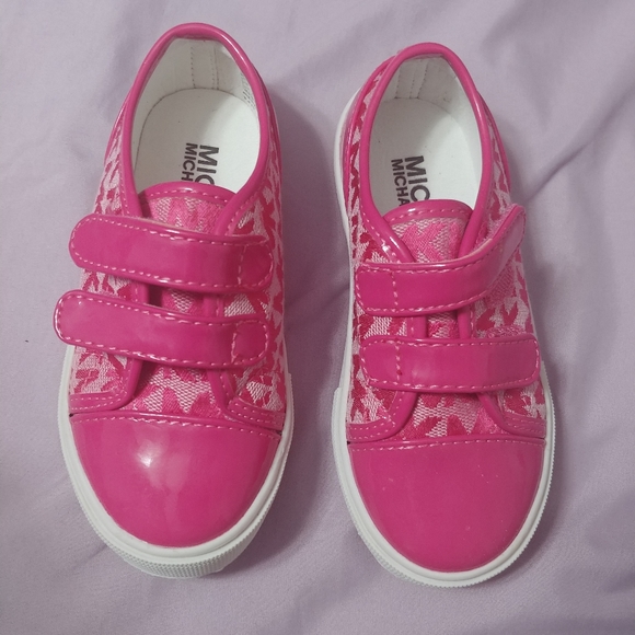 Sneakers - Picture 5 of 9